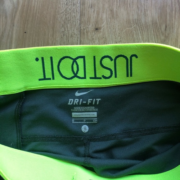 NIKE Dri-Fit cropped pants - Picture 2 of 6